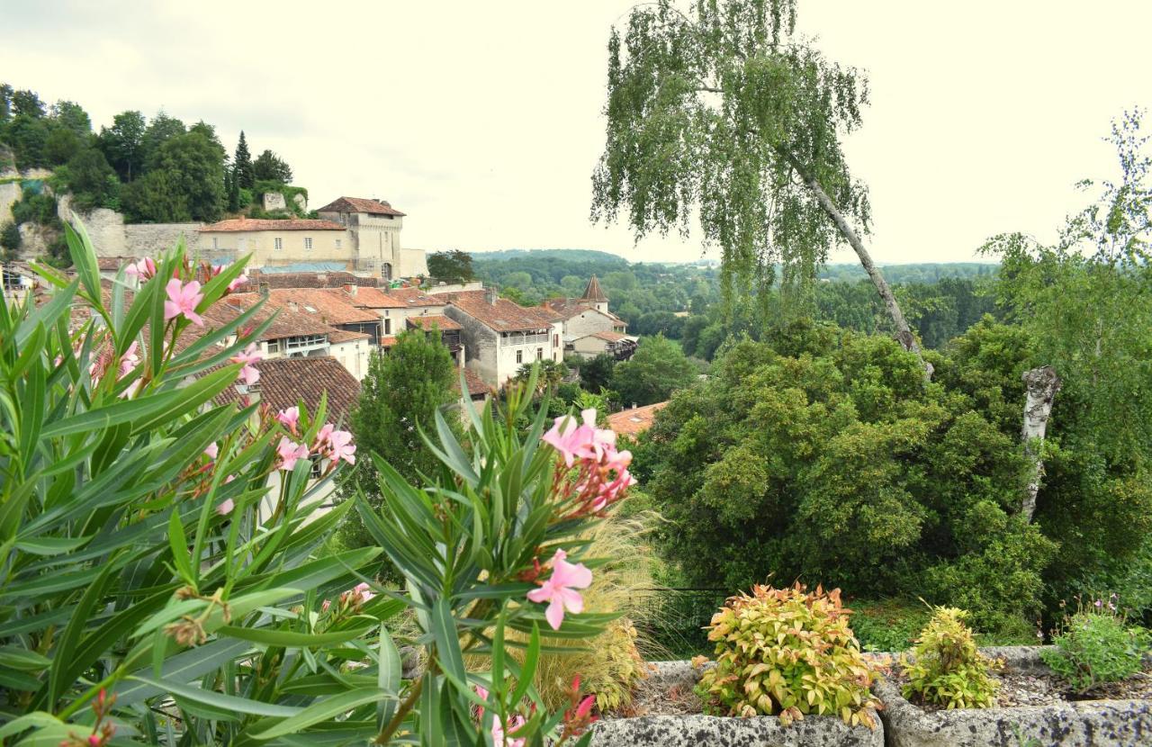 La Maison Du Tourniquet Aubeterre-sur-Dronne Exterior photo